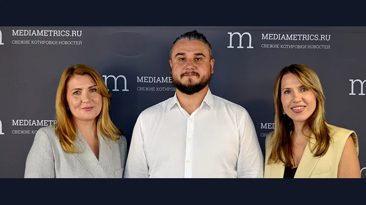 Кирилл Мещеряков и ведущие в студии MediaMetrics